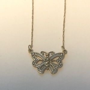 Vintage 10k beautiful butterfly pendant and chain.